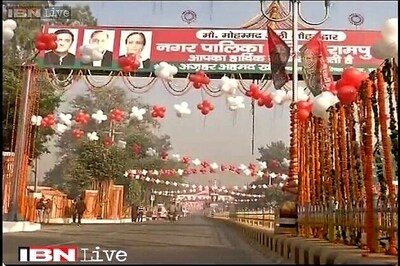 Mulayam cuts 75-foot cake at grand birthday bash