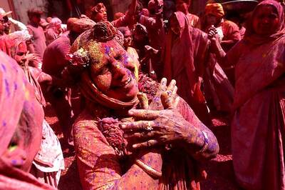 Holi 2019: Vrindavan Widows Mourning Manohar Parrikar's Death to Not Celebrate Festival