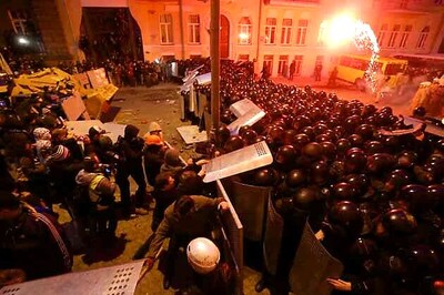 Ukraine seeks peaceful resolution to Crimean crisis