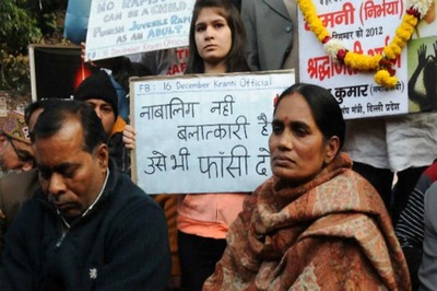 'What About Our Rights': Nirbhaya’s Mother Breaks Down After Delhi Court Postpones Death Warrant of Convicts