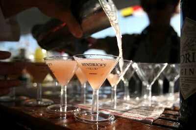 THE TIPPLING POINT | Martinis Remained in Their Dreams Even as Gin Became Palatable