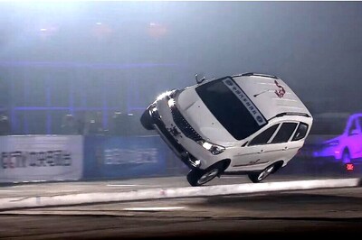 Chinese Stunt Drivers Create Guinness World Records for Driving on Narrowest Platform with Two Wheels [Video]