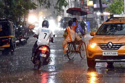 2 Killed as Heavy Rain Lashes Kerala, 2 Districts on Alert; Thunderstorm & Lightning Claim Lives in UP
