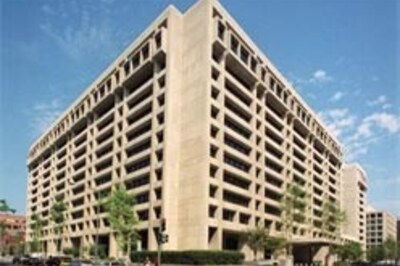 Survey predicts slowdown in world economic growth