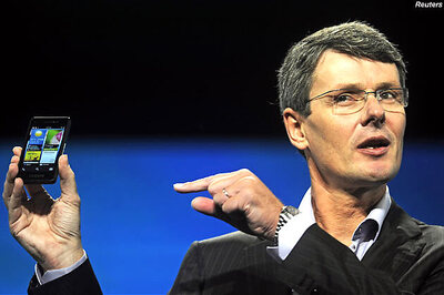 RIM buys itself breathing room for BlackBerry 10 launch