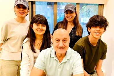 Anupam Kher and His Dhadkan Co-Star Mahima Chaudhry Catch Up, See Pics