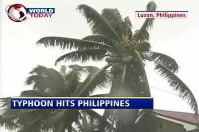 Strongest typhoon in years hits Philippines coast