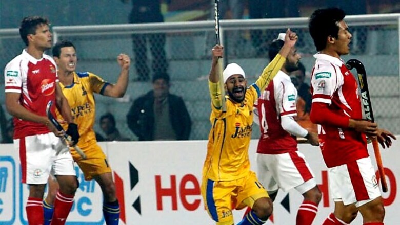 Punjab hand Mumbai their fifth consecutive defeat