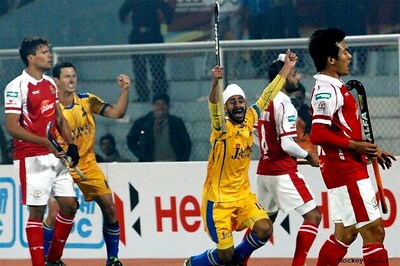 Punjab hand Mumbai their fifth consecutive defeat