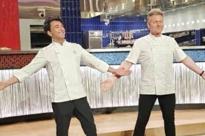 Vikas Khanna SHUTS DOWN 'PR Tweet' Comment As He and Gordon Ramsay Strike SRK's Pose in Viral Pic