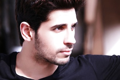 Sidharth Malhotra: Fawad Khan and I played cricket while shooting for 'Kapoor and Sons'