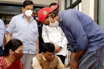 'Unforgettable Moment': Mandaviya Helps Specially-abled Man Wear Prosthetic Leg During Visit to Mumbai