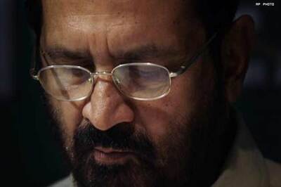 Kalmadi to stay for now, under supervision