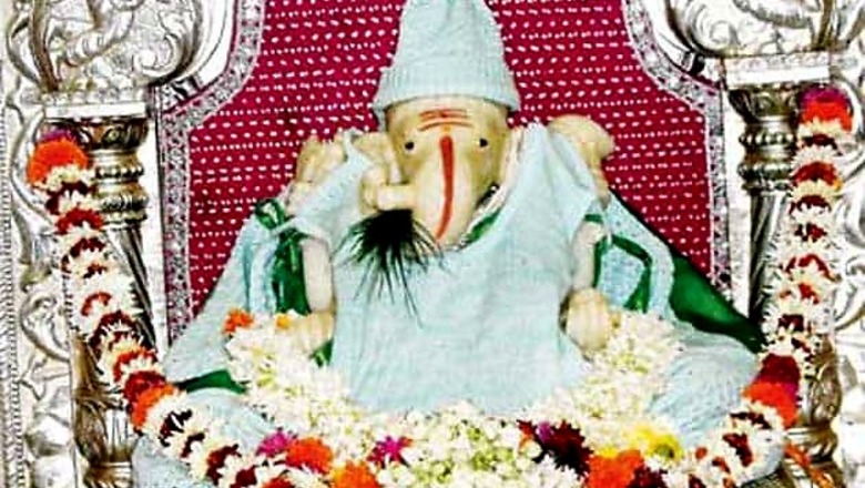Pune man donates sweater to keep Lord Ganesha warm