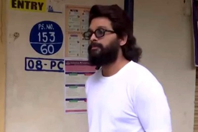 Allu Arjun Votes In Hyderabad, Clarifies NOT Politically Aligned To Any Party in Lok Sabha Elections 2024