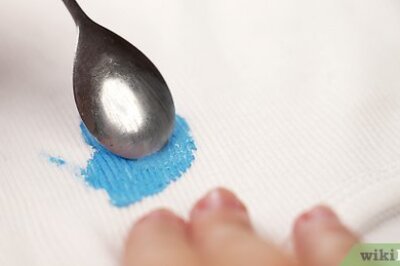 How to Get Acrylic Paint Out of Clothes