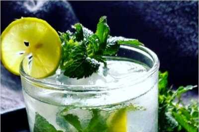 Here are The Many Benefits of Drinking Lemon Water