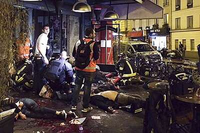 French seek friends, shelter on social media after attacks