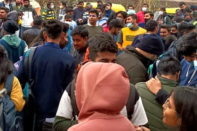 AKTU Students Claim Covid Norms Flouted During Offline Exam