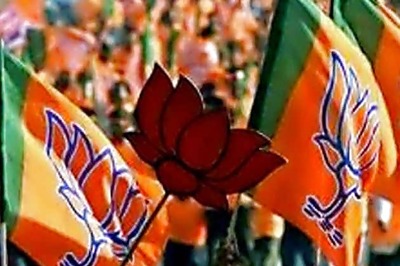 BJP hits back at Trinamool, calls Mamata a 'chit fund minister'