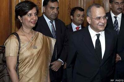 Terror must not derail talks: India, Pakistan