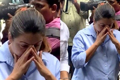 Amrita Arora Fights Back Tears, Joins Sister Malaika Arora To Mourn their Father's Death; Watch