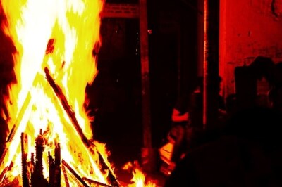 Holi 2024: 5 Zodiac Signs Who Must Exercise Caution This Holika Dahan