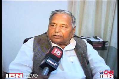 Mulayam warns ministers against celebratory firing