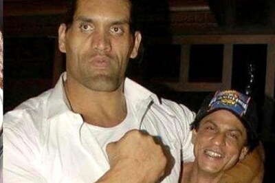 Shah Rukh Khan Looks Quite Cute in this Throwback Picture with The Great Khali