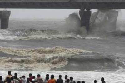 Photogallery: 5.05 meters high tide lashes Mumbai