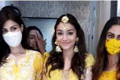 Rhea Chakraborty Attends Rumy Jaffery's Daughter Alfia's Mehendi Ceremony in Traditional Look
