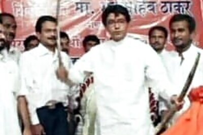 Political class rallies against Raj, MNS