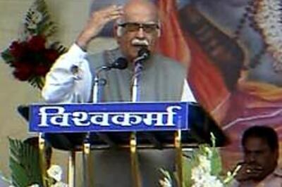 Advani fires salvo against Raj, Shiv Sena | FIR against Raj