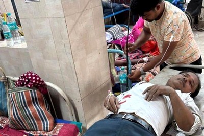 Stone Pelting, Kidnapping & Offices Burnt Down: Poll Violence Mars Phase-1 Voting in Bengal as BJP, TMC Workers Clash