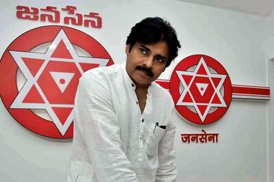 Telugu Film Actress Accuses Pawan Kalyan of Exploiting Girls, Says His Fans Threatening Her