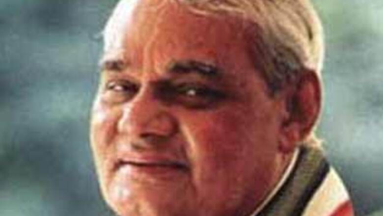 Ex PM Vajpayee's condition serious, Sonia pays visit