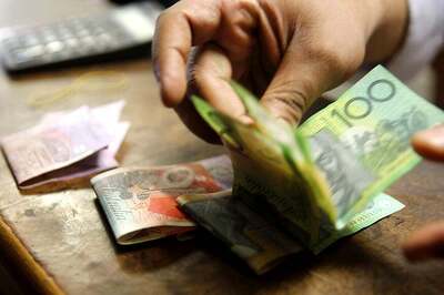 Rupee Ends Flat at 70.94 Against Dollar Despite Steller Stocks Rally