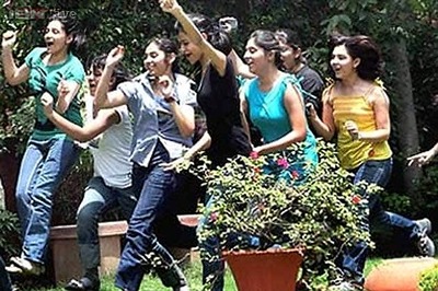 Girls have the right to wear jeans, use mobiles: Khap chief