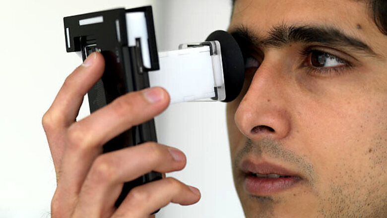 Indian professor builds cellphone device for eye tests