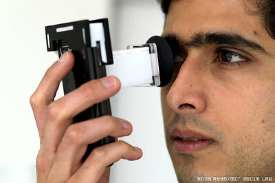 Indian professor builds cellphone device for eye tests