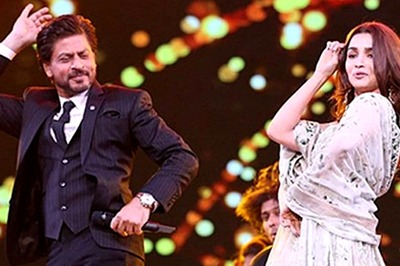 After Pathaan Success, Deepika Padukone, Ranveer Singh, Alia Bhatt Visit SRK at Mannat