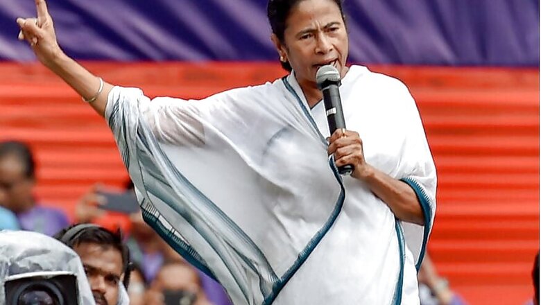 Engaged in Building Anti-BJP Front, Mamata Hails SP-BSP Alliance in Uttar Pradesh