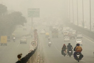 Delhi's air quality remains 'very poor' on 2nd day of odd-even