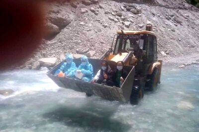 Internet Lauds Covid-19 Warriors Who Crossed Ladakh River in Earth Mover
