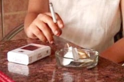 Brit school allows teens to smoke