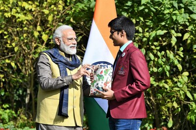 JEE Topper Wants to Skip IIT to Go to MIT, Indian Parents Flood Him With Advice on Twitter