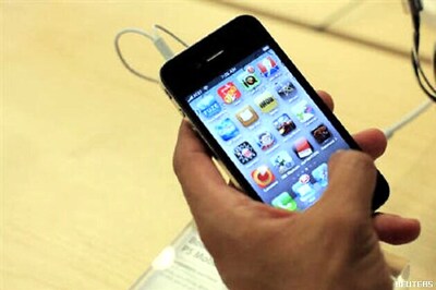 Apple tweaks apps policy under lawmaker pressure