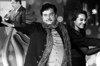 Young Sonakshi Sinha Presents Award to Yash Chopra; Shatrughan Sinha Says 'Ye Meri Dadi Hai' | Watch