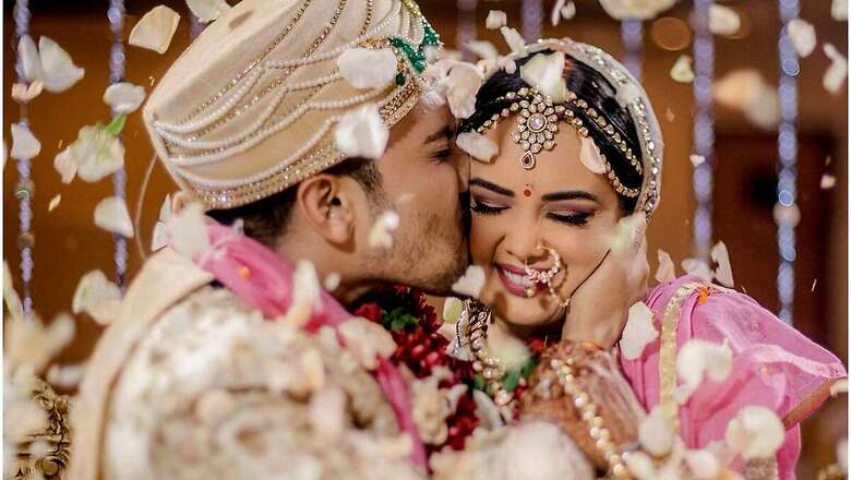Aditya Narayan Shares Embarrassing Wedding Story, Reveals His Pajamas Tore During Varmala