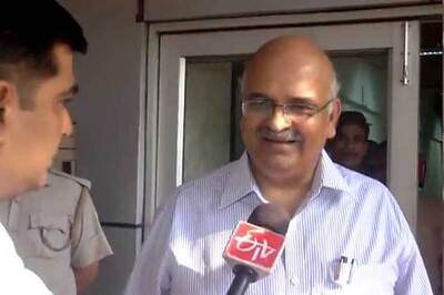 State Chief Secretary inspects offices, orders action against 17 lax employees